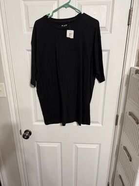 Black Short-Sleeve Crewneck Tee - Casual Men's Shirt